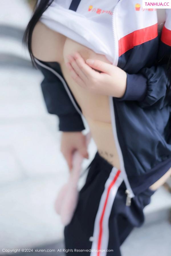   [XiuRen]高清写真图 2024.04.02 No.8335 小薯条nienie 美臀性感第23张图片